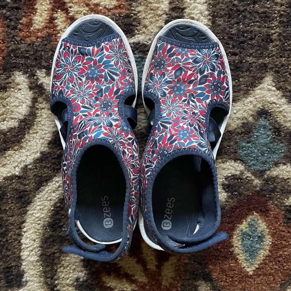 Bzees- size 8 blue, red & white